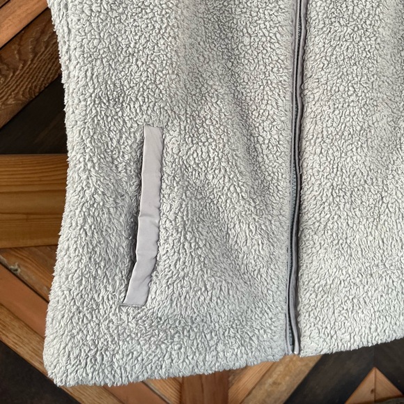 Patagonia Women’s Los Gatos Fuzzy Fleece Vest-Grey Size Medium - Picture 5 of 8